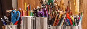 pots-of-pens-pencils-and-crayons